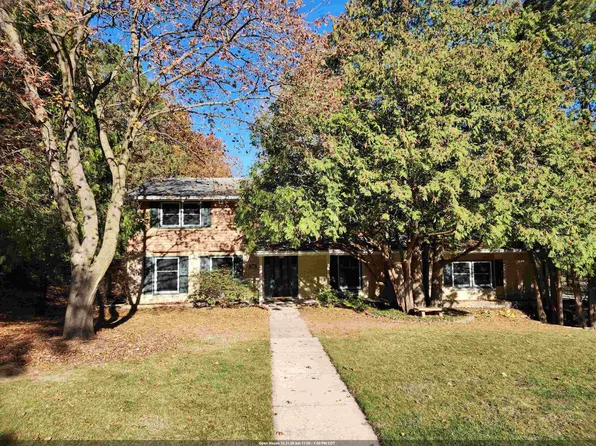 955 Cedarview Ct, Green Bay, WI 54311