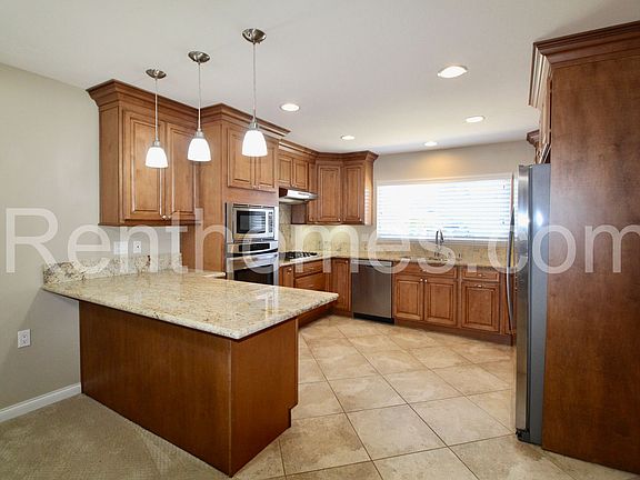 4th image of 16449 Felice Dr