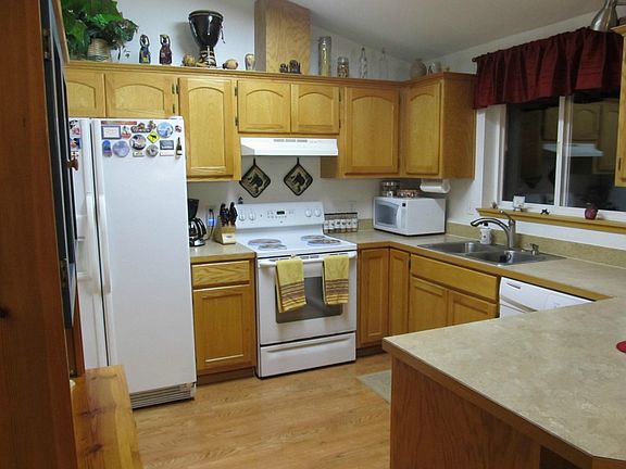 3rd image of 239 Bower Ln