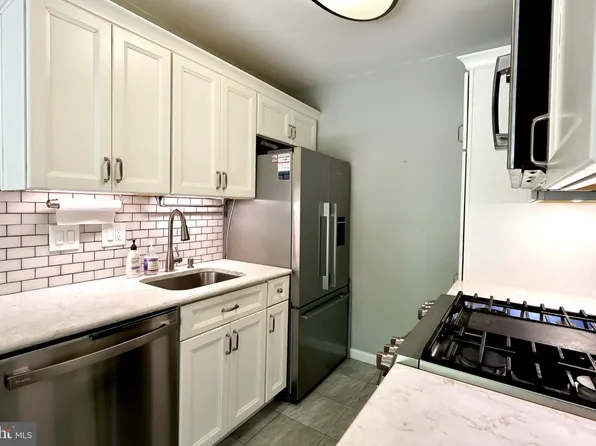 4917 Americana Dr APT T6, Annandale, VA 22003