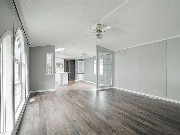 5th image of 284 S Caouette Cres