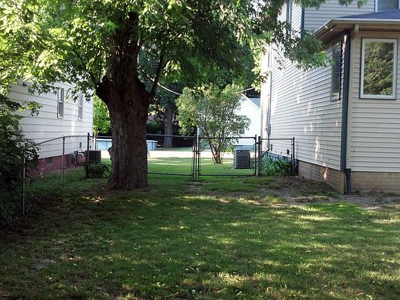 Side of House w/Gate