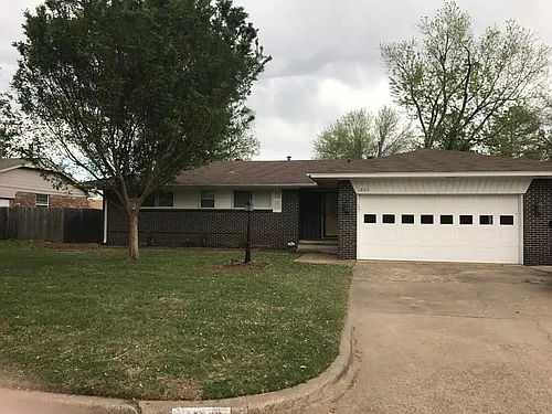 1602 Oakwood Dr Photo 1