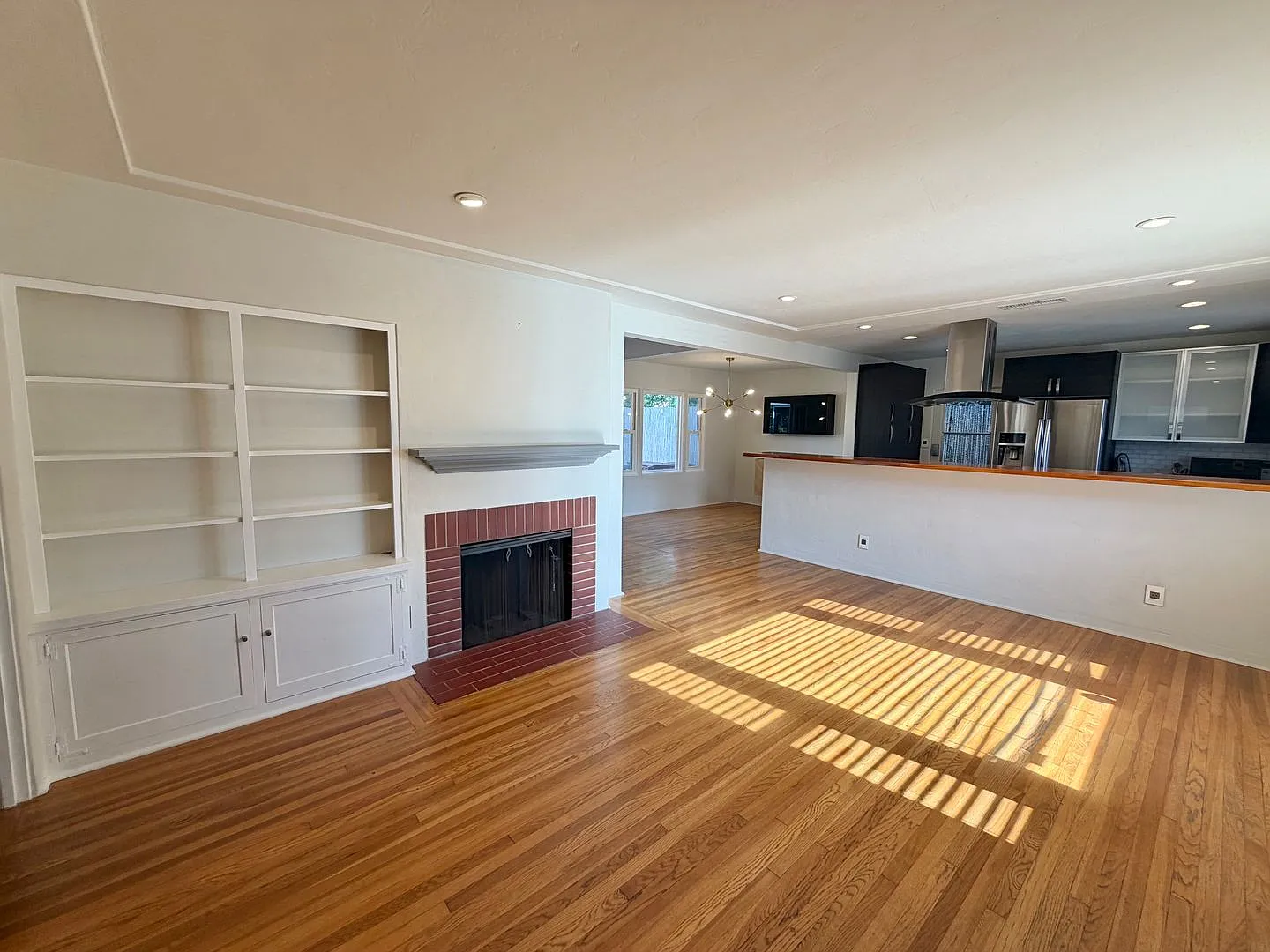 Talmadge Retreat 3BD/2BA with Pool and Solar — Photo 2