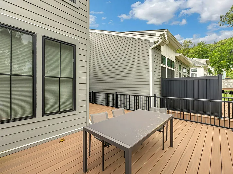 63 Samuel Way — Photo 8