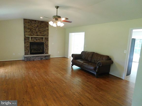 3rd image of 2323 Valentine Dr