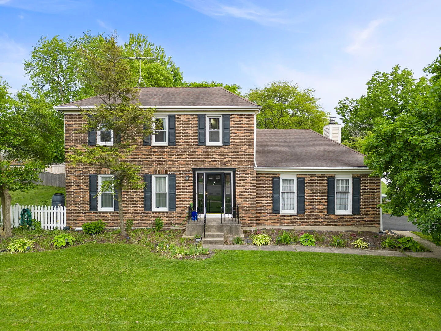 1004 Evergreen Dr photo 1