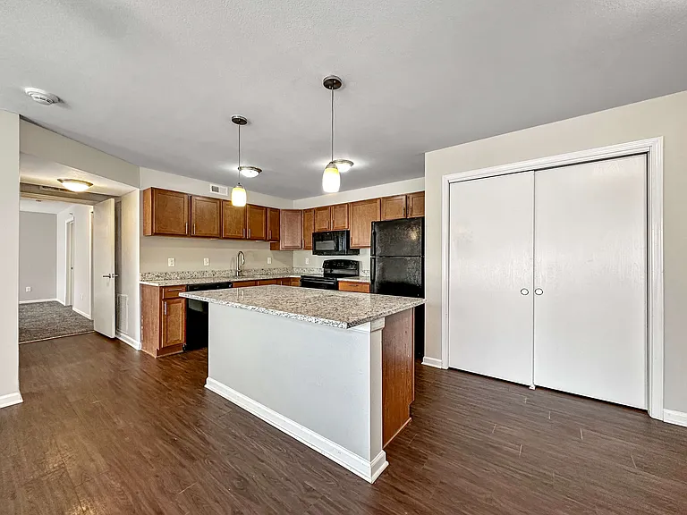 Capitol Grove Apartments — Photo 11