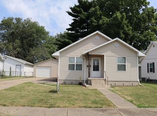 1209 E South St, Clinton, IL