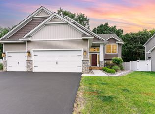 8616 Booth Ct, Shakopee, MN 55379