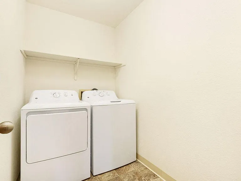 Tanglewood Apartments — Photo 15