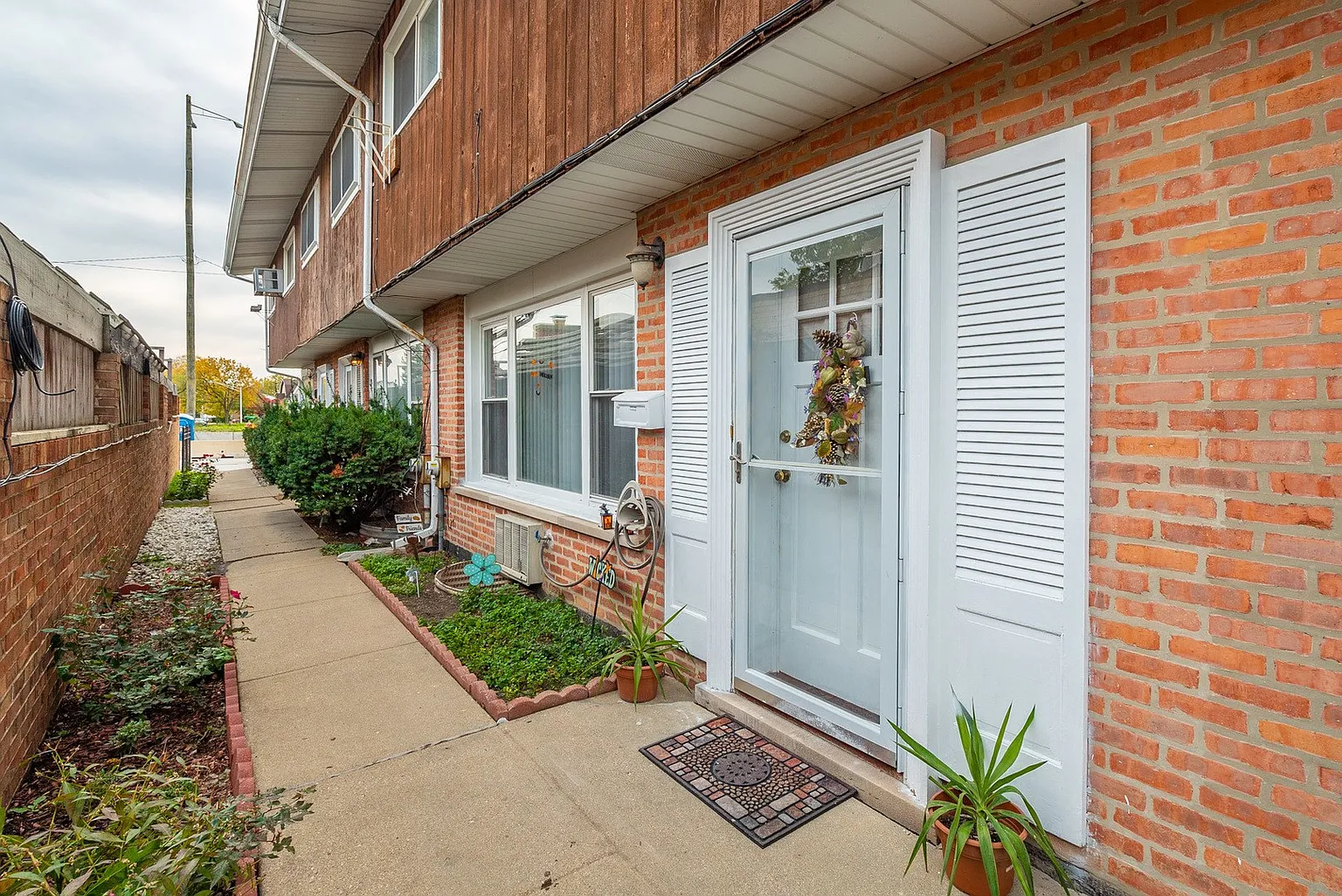7766 W Higgins Rd APT C photo 1
