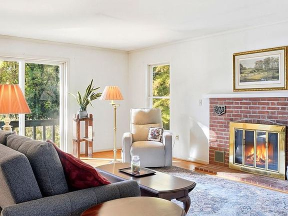 4th image of 10 Cedar Chase Ct