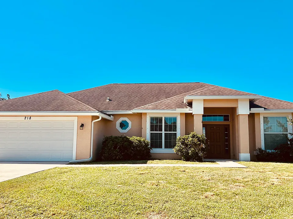 218 SW Ridgecrest Dr