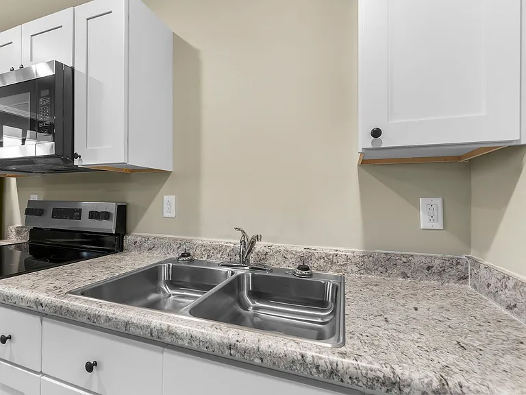 1300 W Mar Elm St — Photo 16