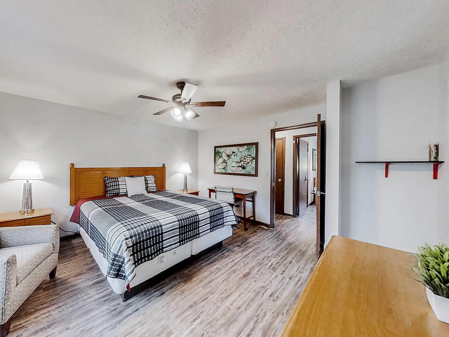 4 bed, 2.0 bath, 1288 sqft, $1,161 — Photo 2
