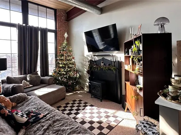 685 Social St APT 310, Woonsocket, RI 02895