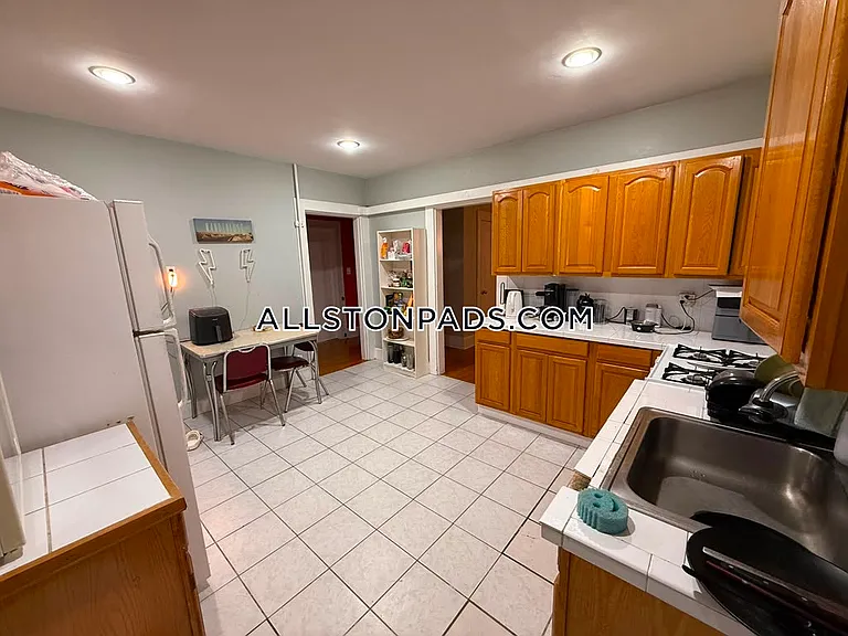 22-24 Everett Sq — Photo 2