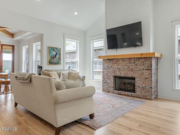 4th image of 216 Whispering Meadows Rd