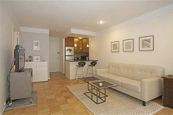 Sold by Metropolitan Res. Partners | media 11