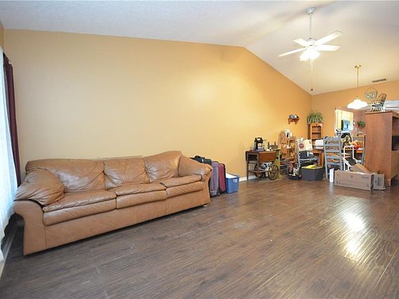 3rd image of 230 Lovell Ln