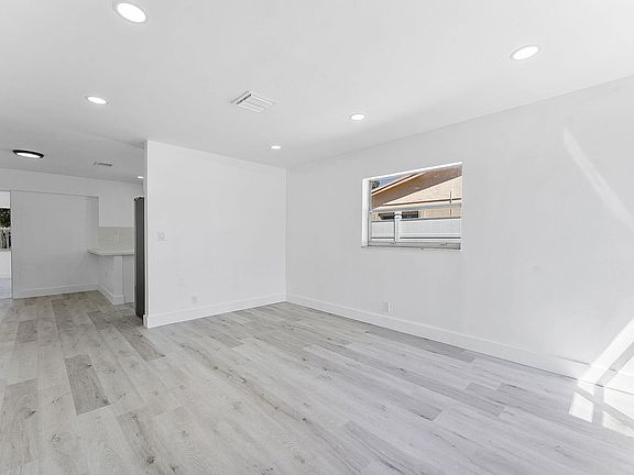 5th image of 417 NW 2nd Ter