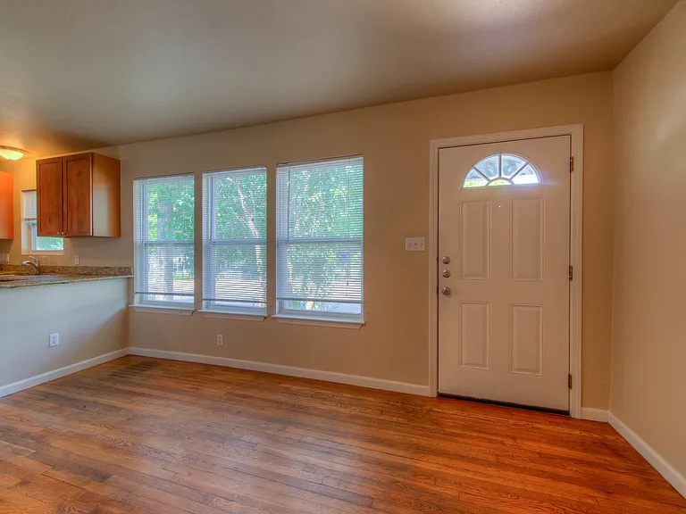 4805 Evans Avenue — Photo 2