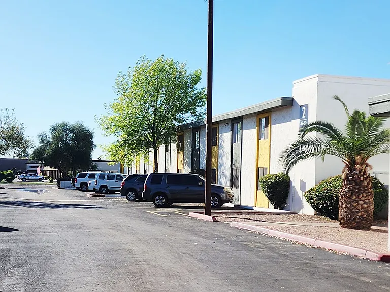 Park West Apartments — Photo 42