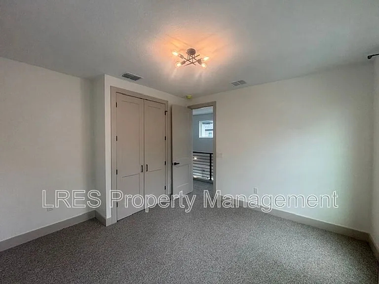 722 Ellwood Ave — Photo 25