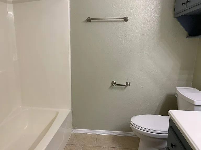 209 W Locust St — Photo 13