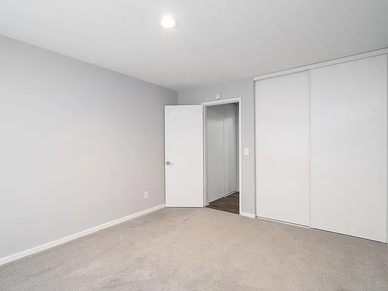 Merriam Park Apartments — Photo 25