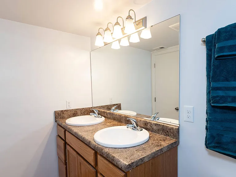 Driftwood Apartments — Photo 11