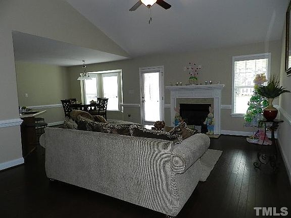 5th image of 95 Belmont Dr