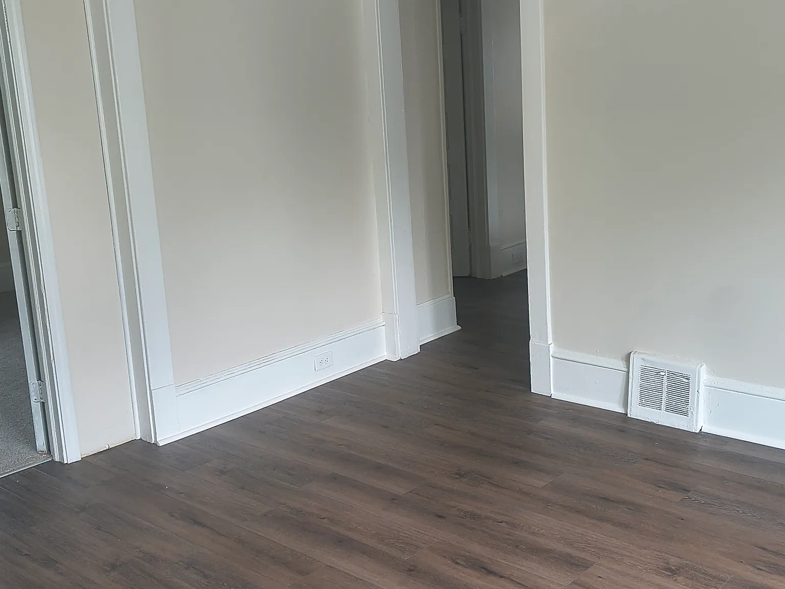 3222 Woodbridge Ave — Photo 2