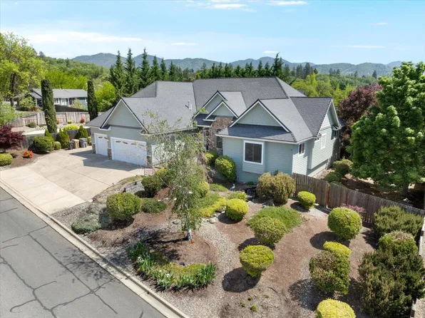 109 NW Fall Run Dr, Grants Pass, OR 97526