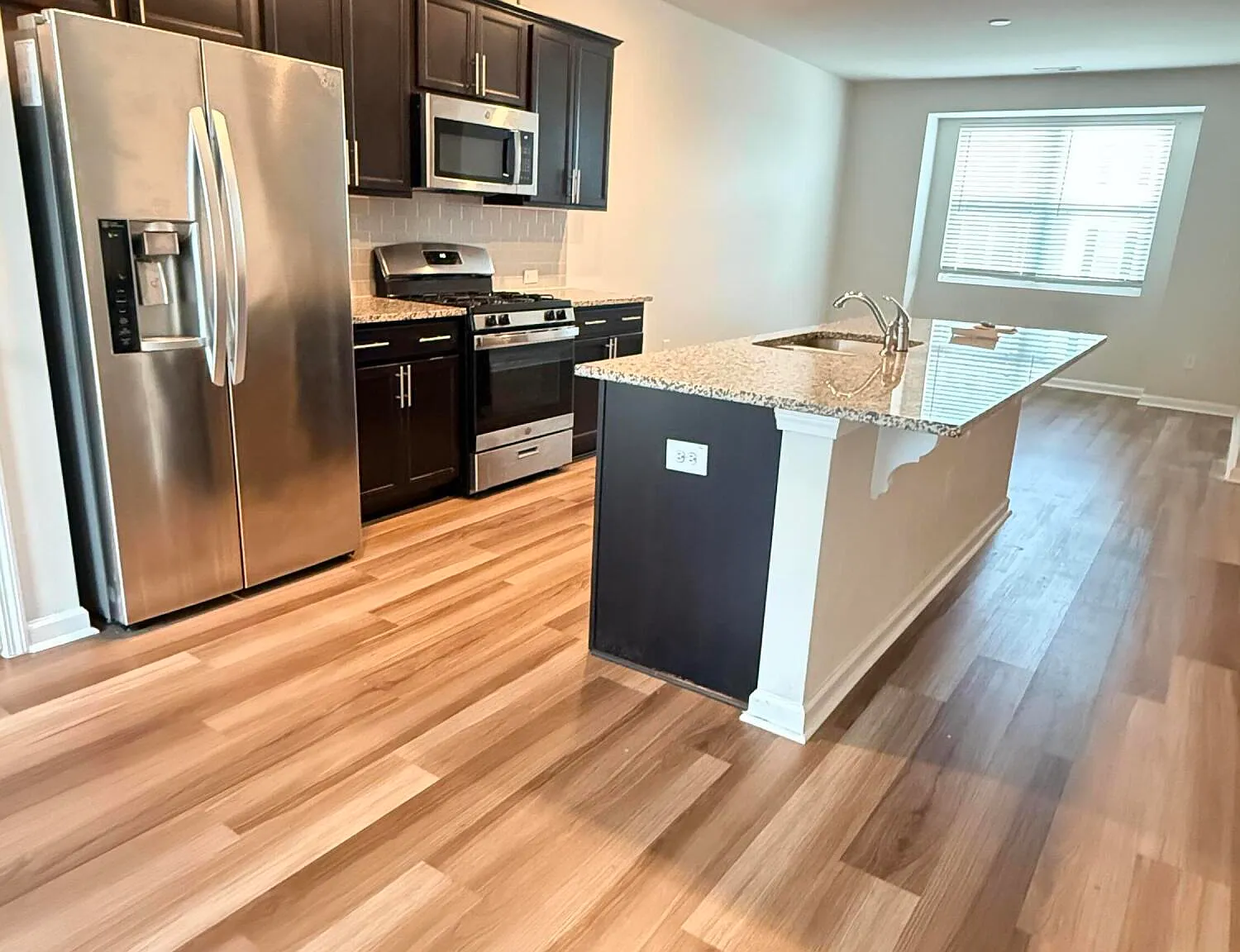 3 bed, 3.5 bath, 1750 sqft, $1,850 — Photo 4