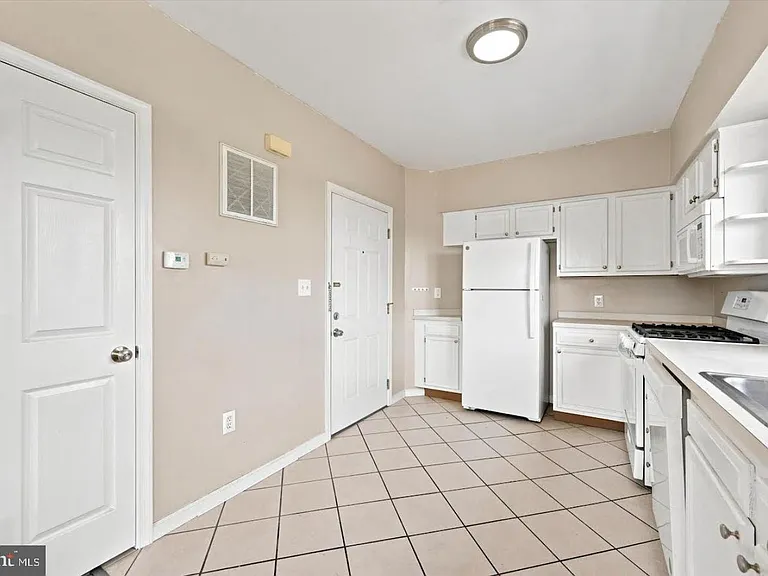 200 Wanamaker Ave #2 — Photo 6