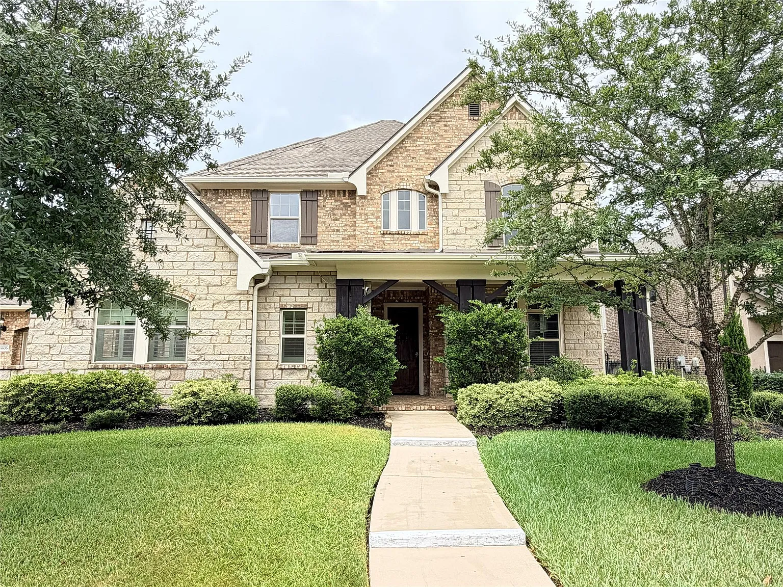 5 bed, 4.5 bath, 4313 sqft, $4,800 — Photo 2