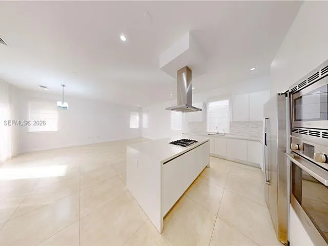 5 bed, 5.0 bath, $8,500 — Photo 2