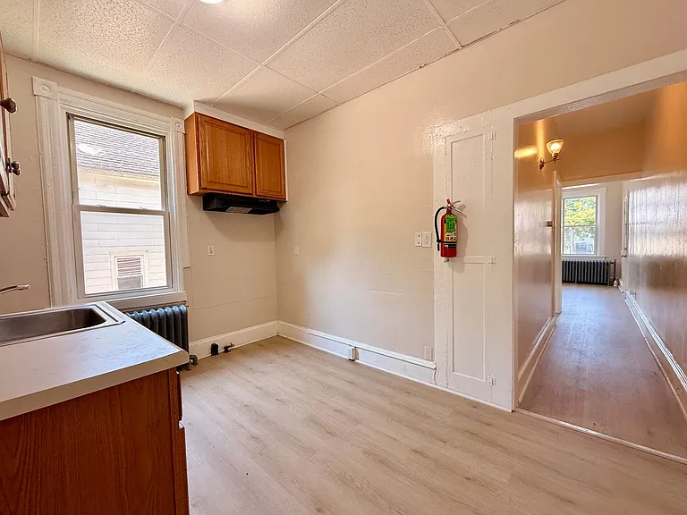 303 N Laurel St — Photo 25