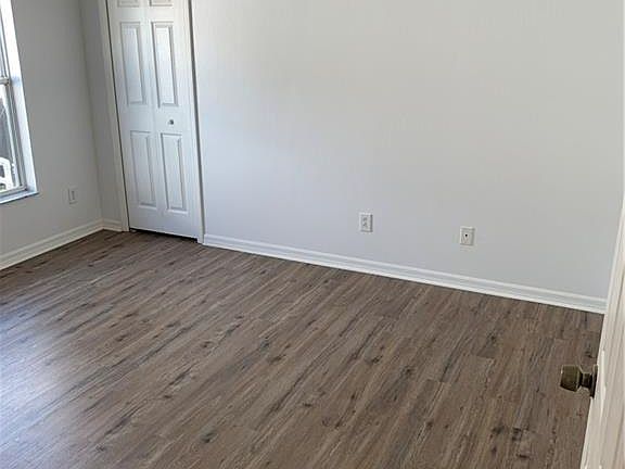 5th image of 975 E 13th Sq