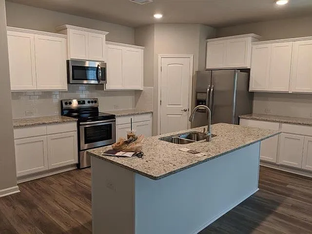 8194 Fairlane Dr — Photo 14