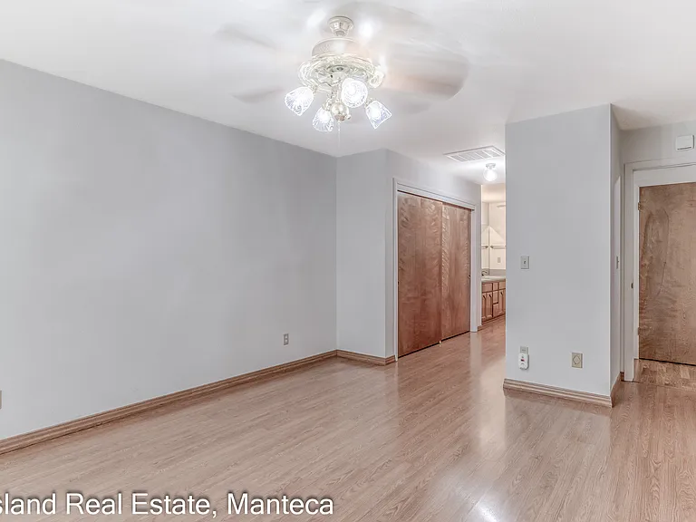 1635 Crom St — Photo 8
