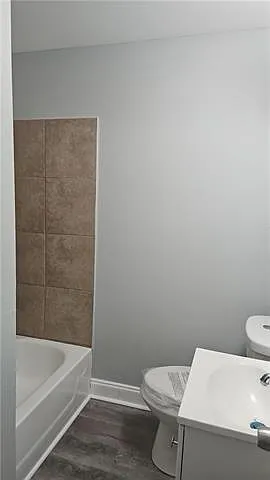 924 Deslonde St #B — Photo 8