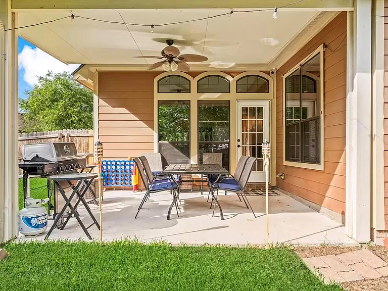 976 Northampton Dr — Photo 30