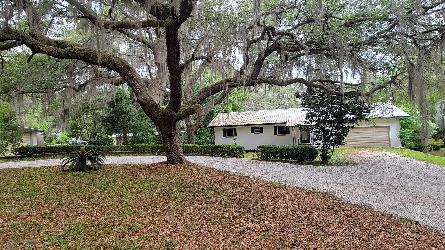 Keystone Heights - Lake House 4/2.5 — Photo 1