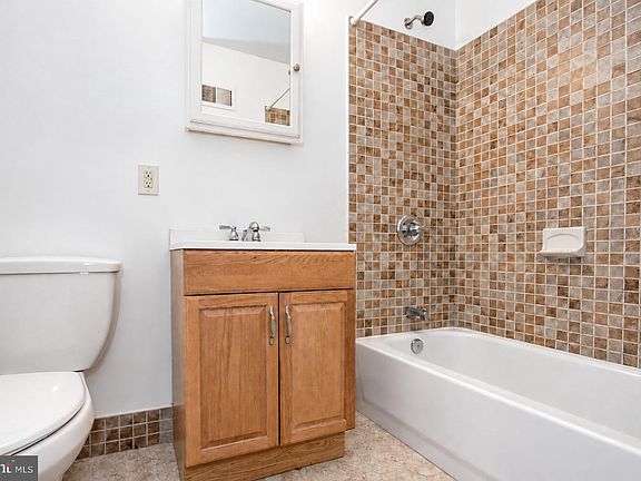 5th image of 215 N Luzerne Ave