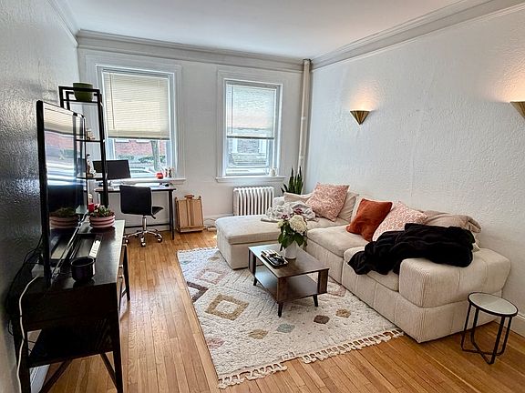 2nd image of 57 Manchester Rd APT 2