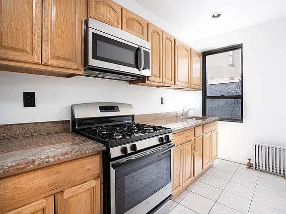 5th image of 401 E 116th St APT 6