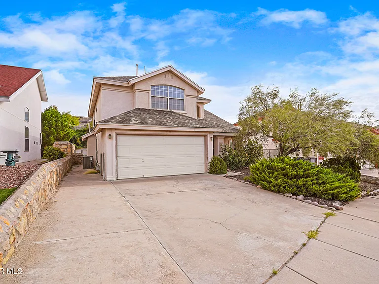 7481 Umbria Dr — Photo 2